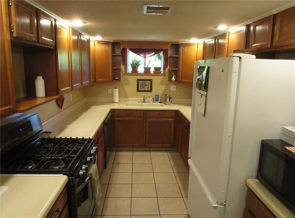 2176 Alabama Terrace Quenemo, KS 66528 - Photo 6 of 34