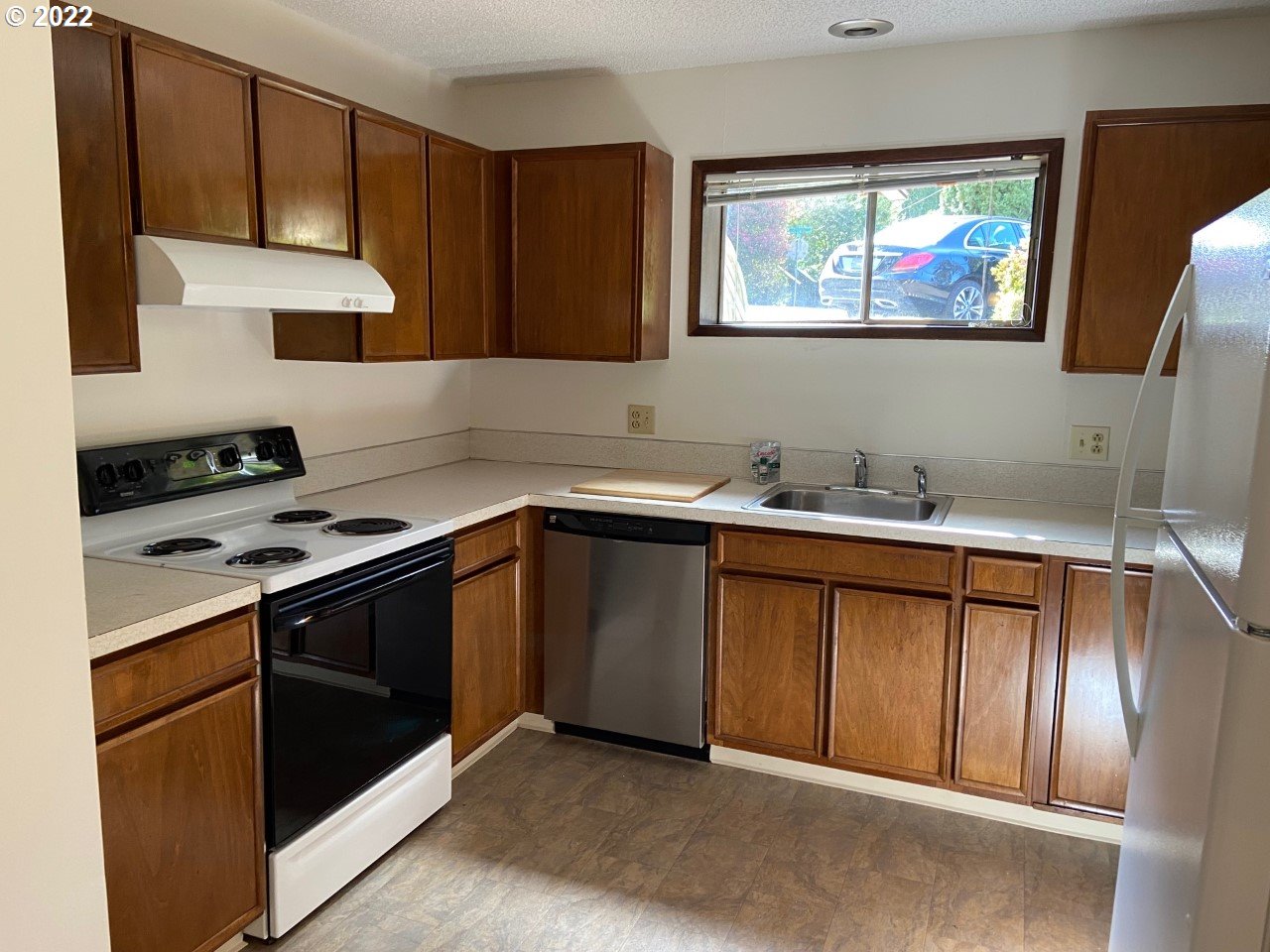 4103 Southwest Garden Home Road Portland, OR 97219 - Photo 5 of 13 Gallery Image 5