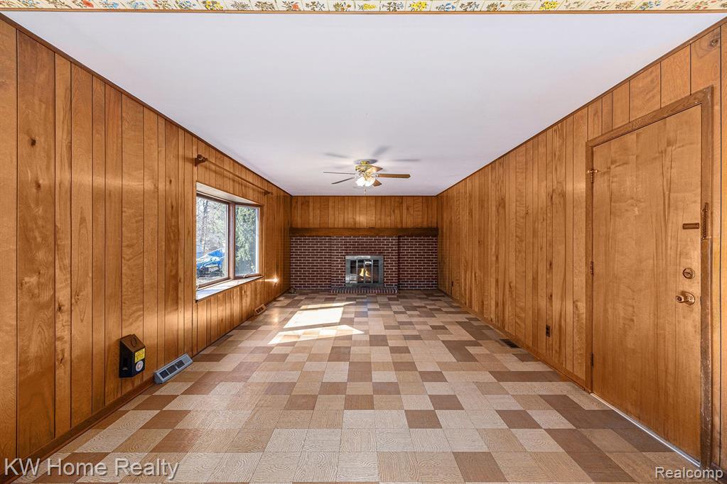 1417 East Commerce Road Commerce Township, MI 48382 - Photo 9 of 36