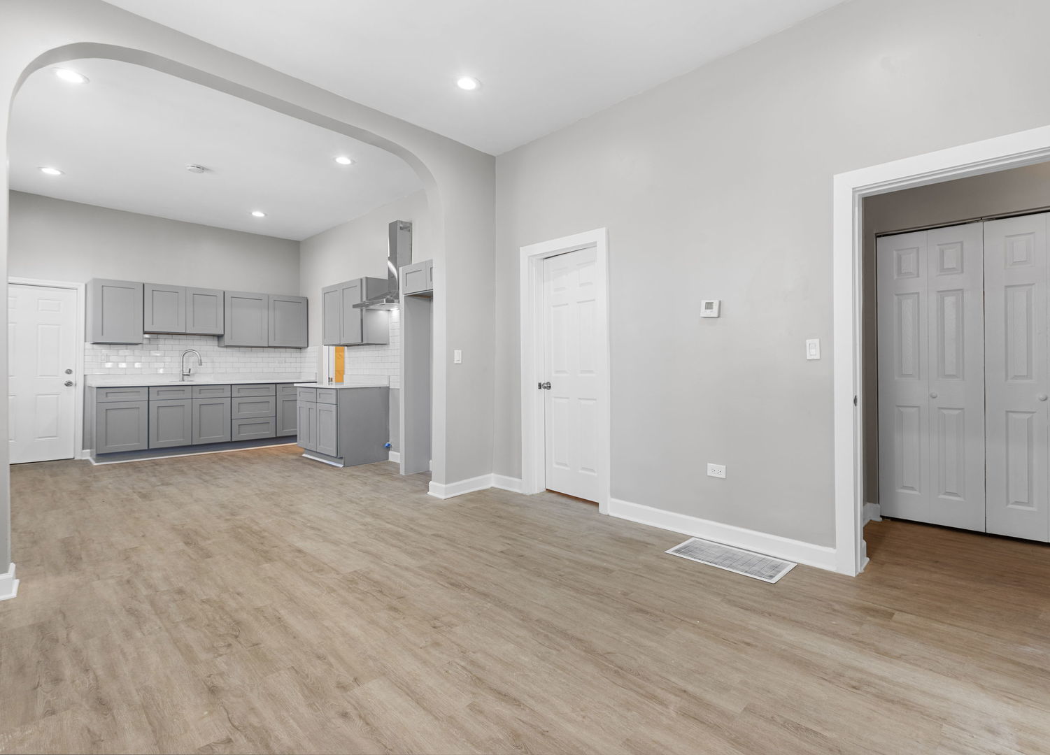 1656 West Cermak Road Chicago, IL 60608 - Photo 4 of 17 Gallery Image 4