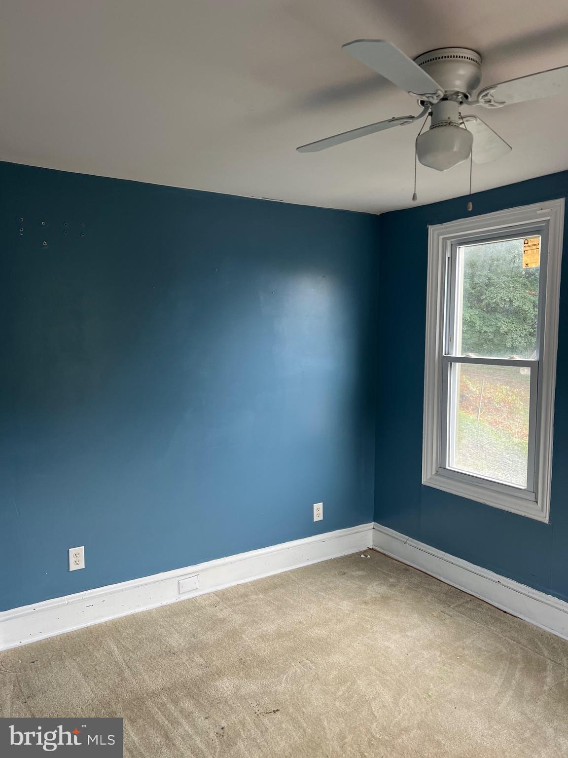 449 Baltimore Avenue Cumberland, MD 21502 - Photo 11 of 22 an empty room with a window