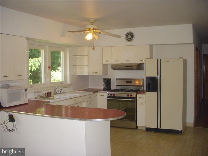 1718 Ridge Road Sellersville, PA 18960 - Photo 7 of 17 Kitchen