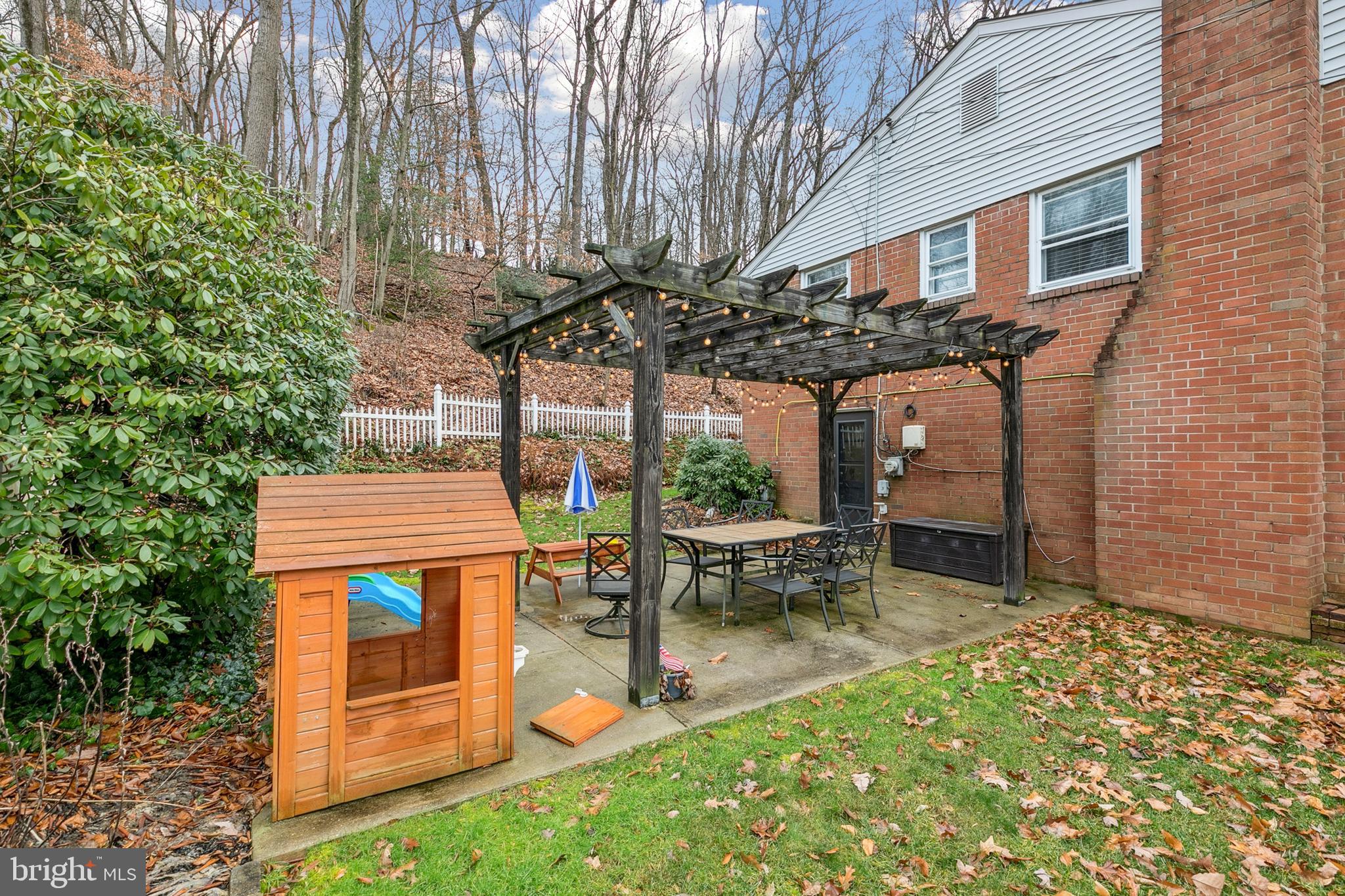 611 Brookwood Road Wayne, PA 19087 - Photo 37 of 41 a backyard of a house with table and chairs