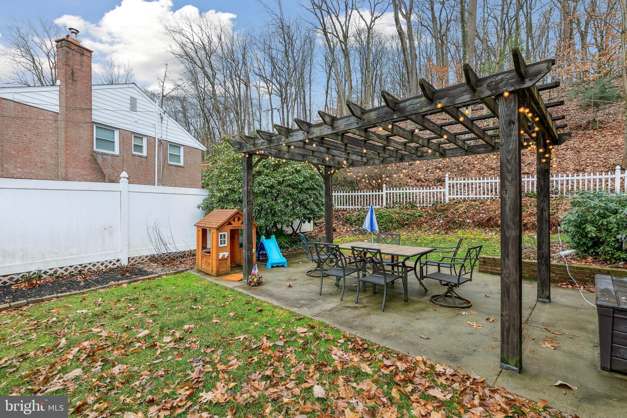 611 Brookwood Road Wayne, PA 19087 - Photo 38 of 41 a backyard of a house with table and chairs