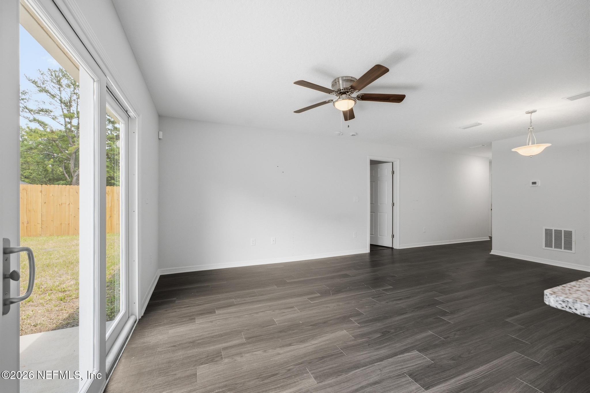 6219 Moncrief Road West Jacksonville, FL 32219 - Photo 11 of 32 Living Area