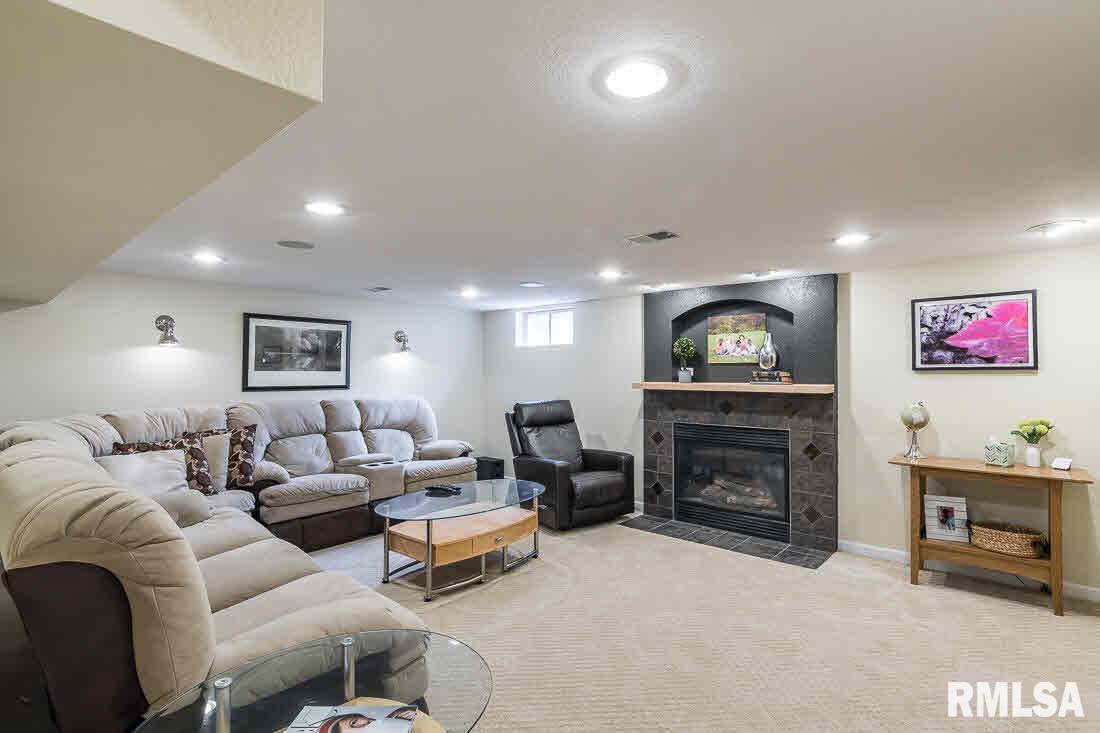 2690 Hunter Road Bettendorf, IA 52722 - Photo 20 of 24 Gallery Image 20
