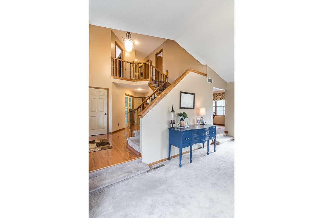 2690 Hunter Road Bettendorf, IA 52722 - Photo 4 of 24 Gallery Image 4