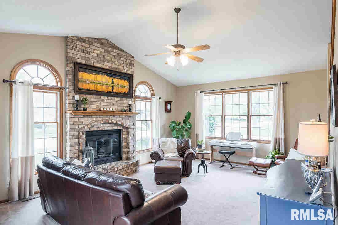 2690 Hunter Road Bettendorf, IA 52722 - Photo 5 of 24 Gallery Image 5