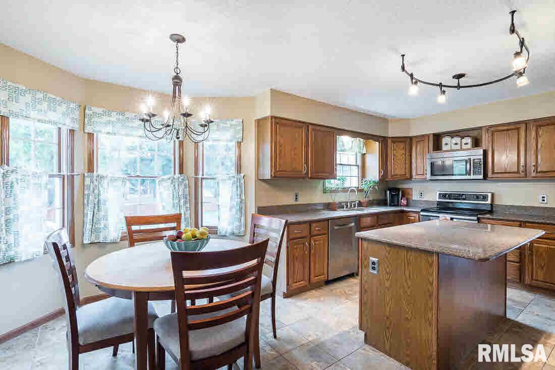 2690 Hunter Road Bettendorf, IA 52722 - Photo 7 of 24 Gallery Image 7