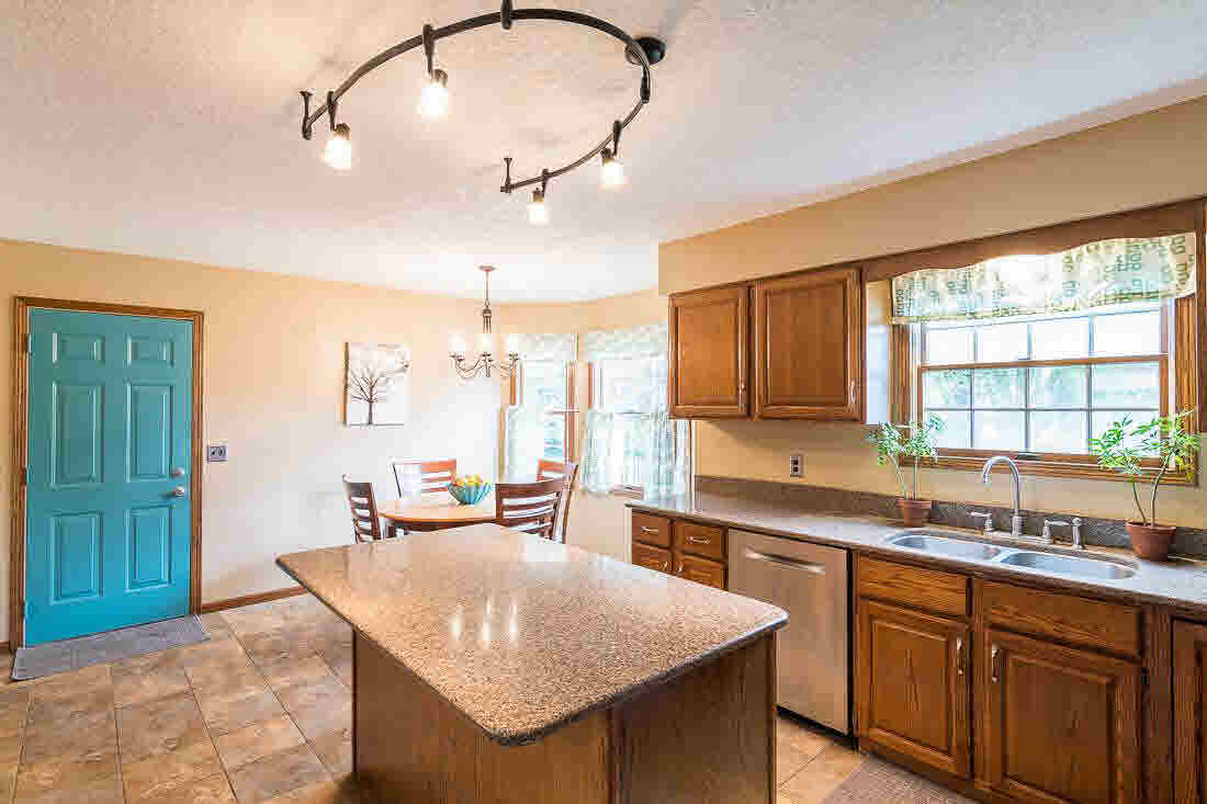 2690 Hunter Road Bettendorf, IA 52722 - Photo 8 of 24 Gallery Image 8