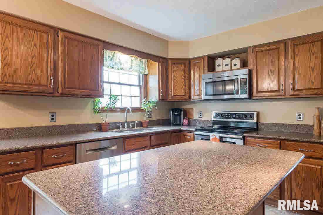 2690 Hunter Road Bettendorf, IA 52722 - Photo 9 of 24 Gallery Image 9