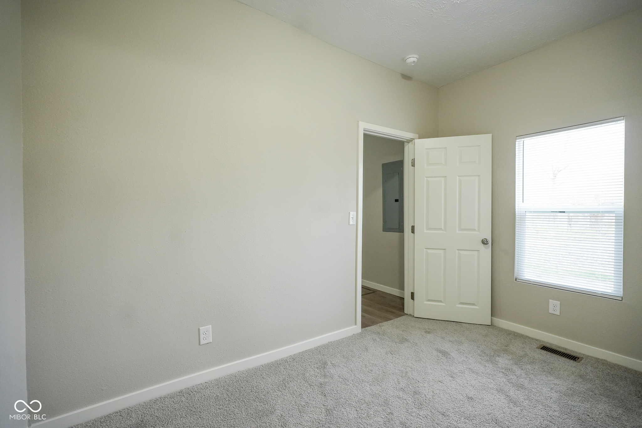 734 West 2nd Street Anderson, IN 46016 - Photo 8 of 18