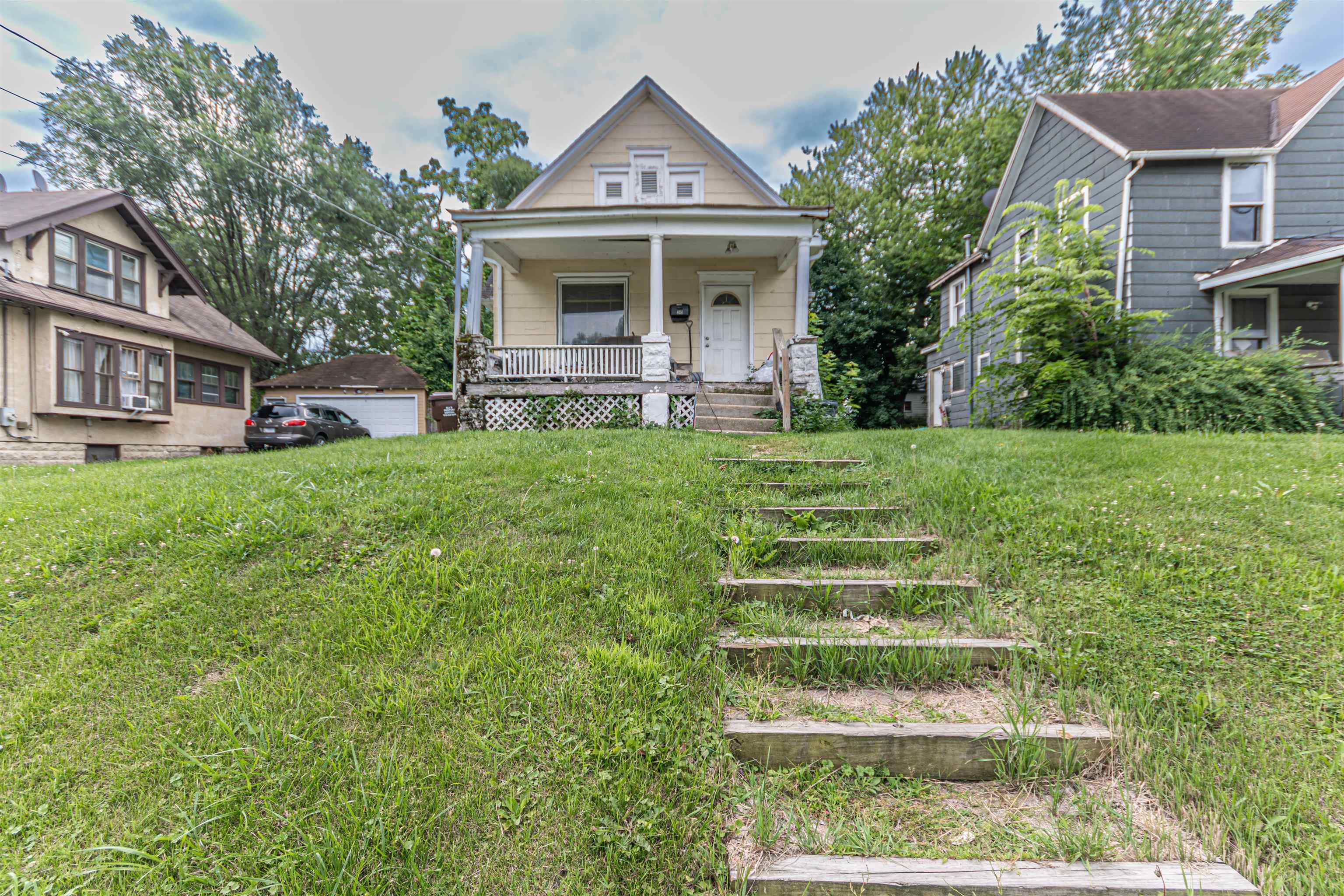 245 West Homer Street Freeport, IL 61032 - Photo 1 of 4