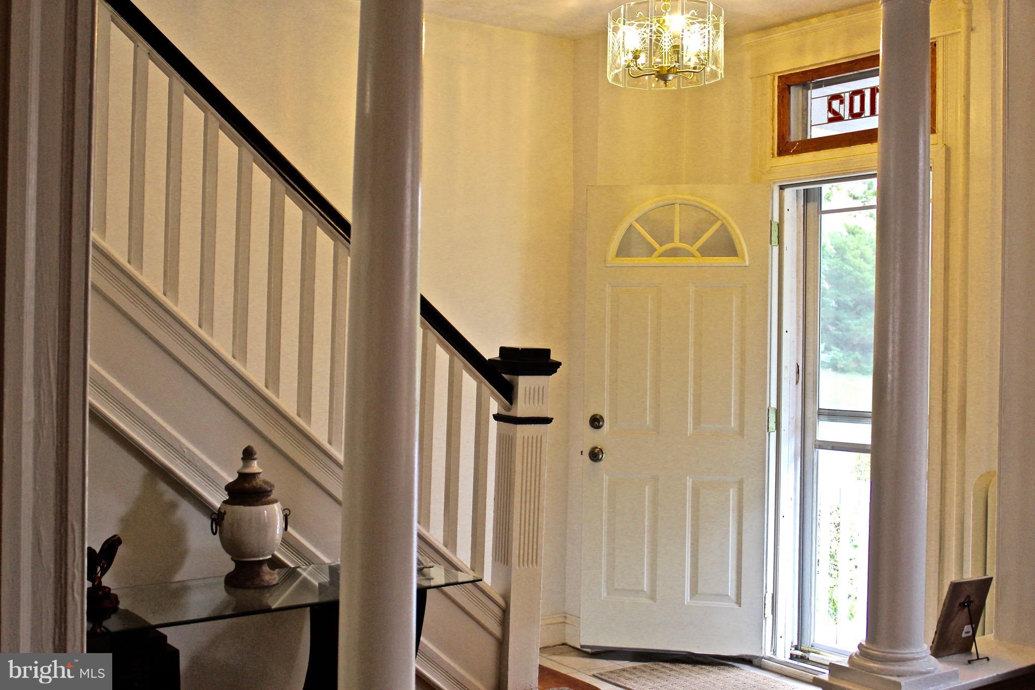 102 South Tremont Road Baltimore, MD 21229 - Photo 2 of 30 FOYER