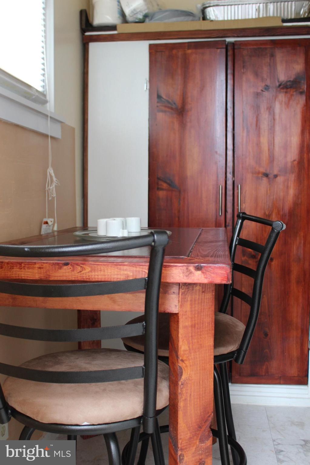 102 South Tremont Road Baltimore, MD 21229 - Photo 14 of 30 BREAKFAST ROOM WITH BUILT-IN