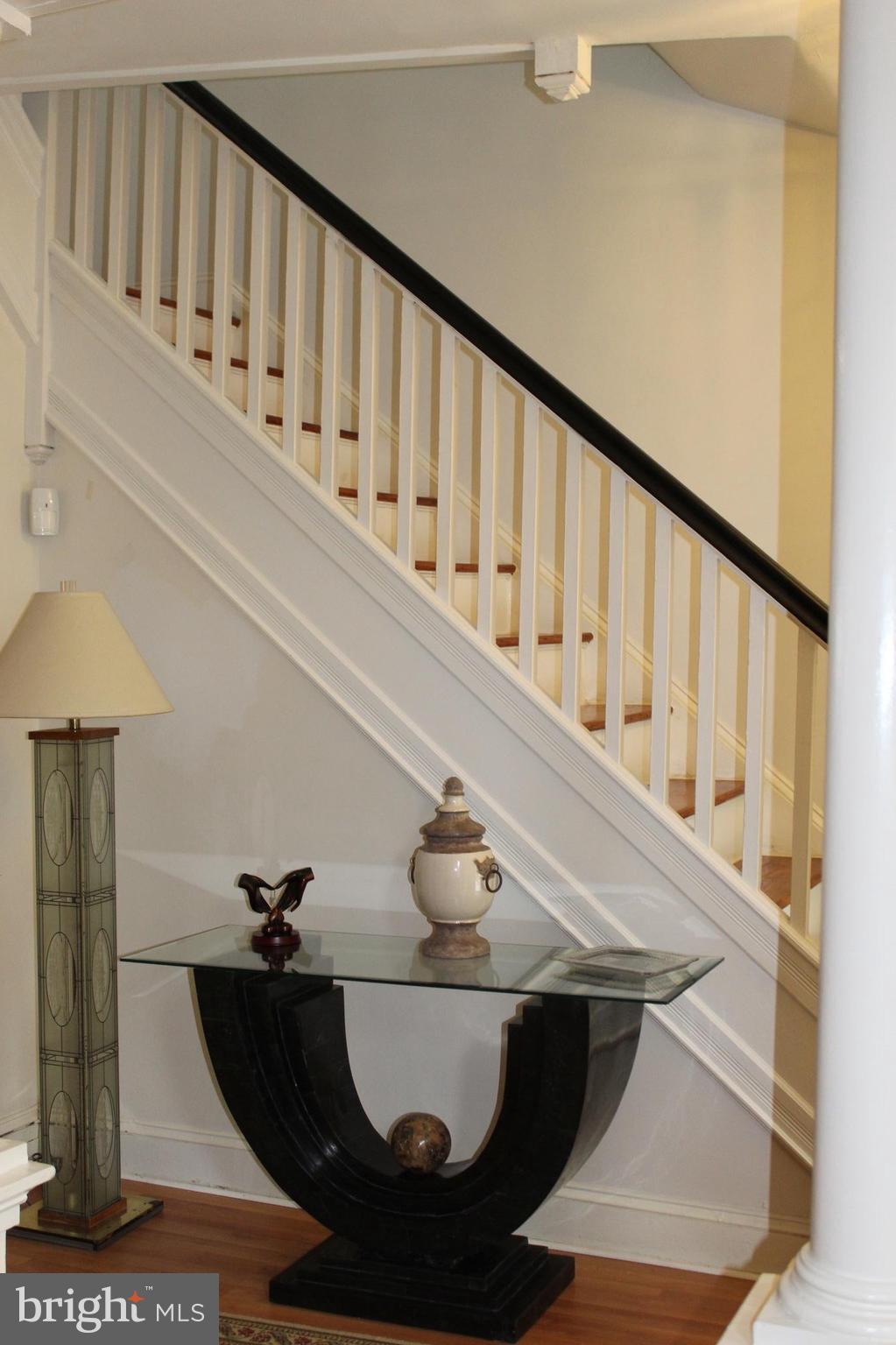 102 South Tremont Road Baltimore, MD 21229 - Photo 25 of 30 FOYER