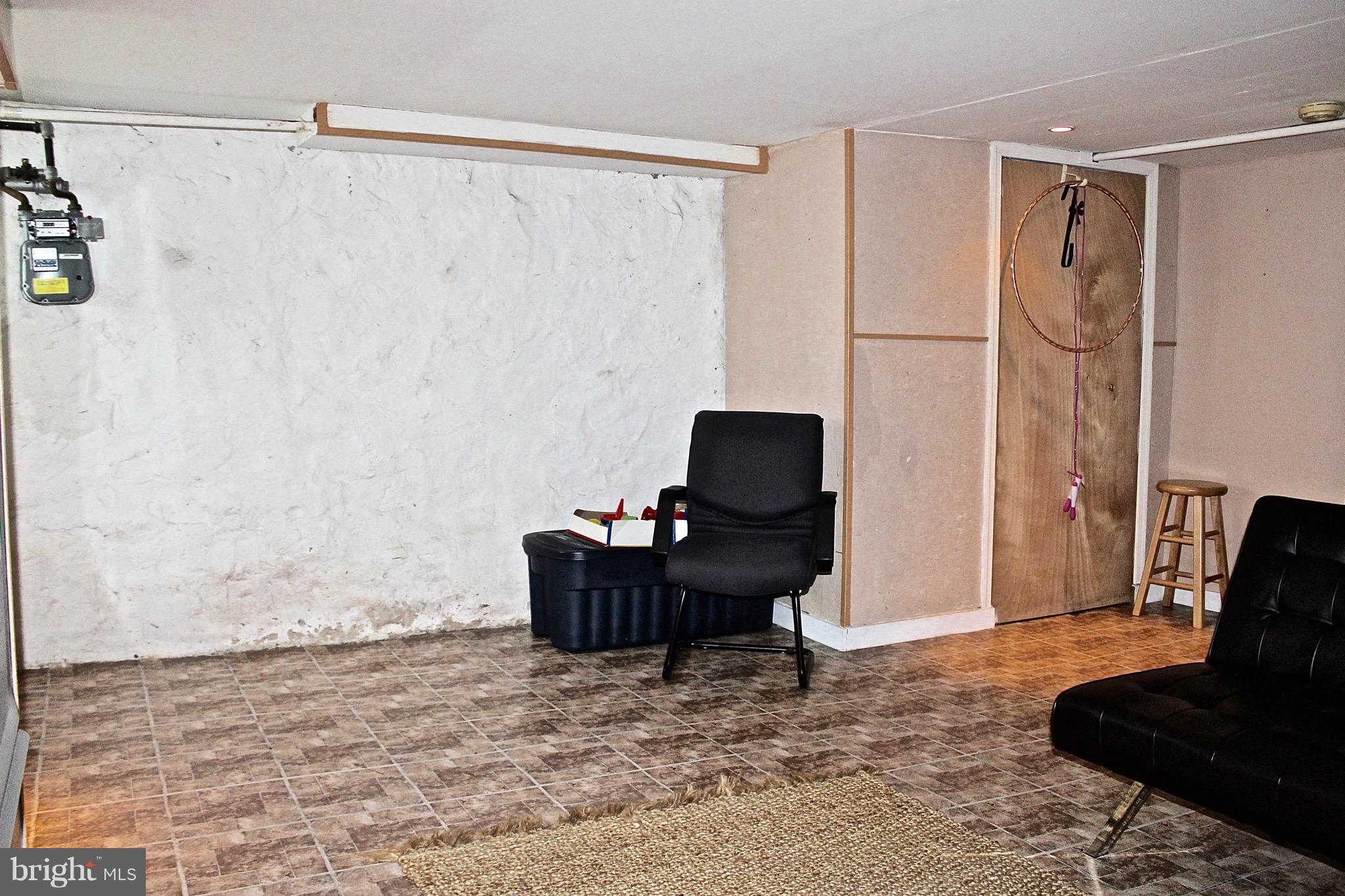 102 South Tremont Road Baltimore, MD 21229 - Photo 27 of 30 Family Room