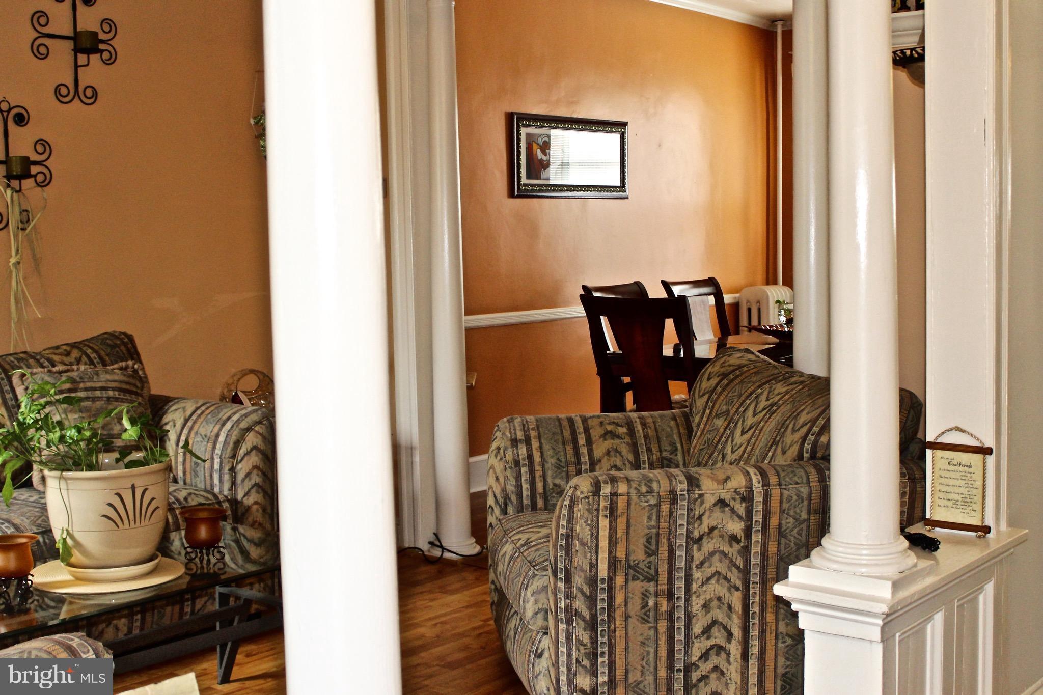 102 South Tremont Road Baltimore, MD 21229 - Photo 8 of 30 Living Room