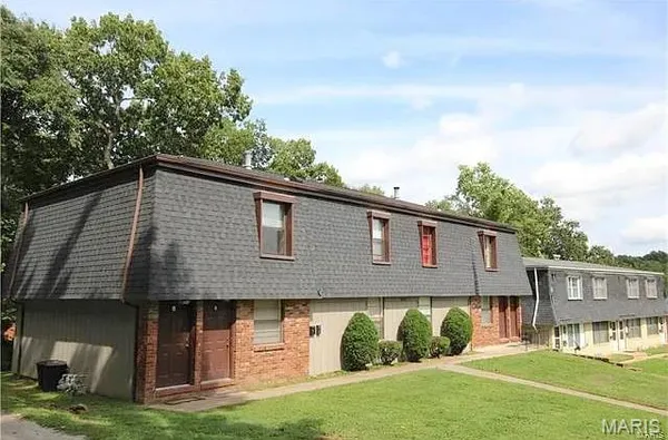 $975 | 1104 Arrowhead Drive, Unit D, Collinsville, IL 62234