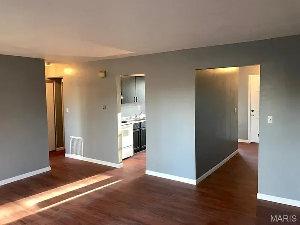 $975 | 1104 Arrowhead Drive, Unit D, Collinsville, IL 62234