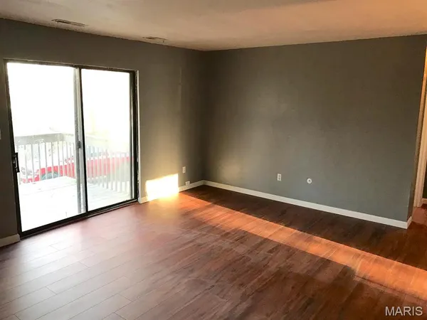 $975 | 1104 Arrowhead Drive, Unit D, Collinsville, IL 62234