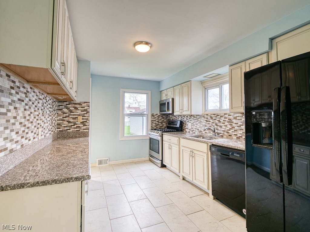 6025 Smith Road Brook Park, OH 44142 - Photo 5 of 35