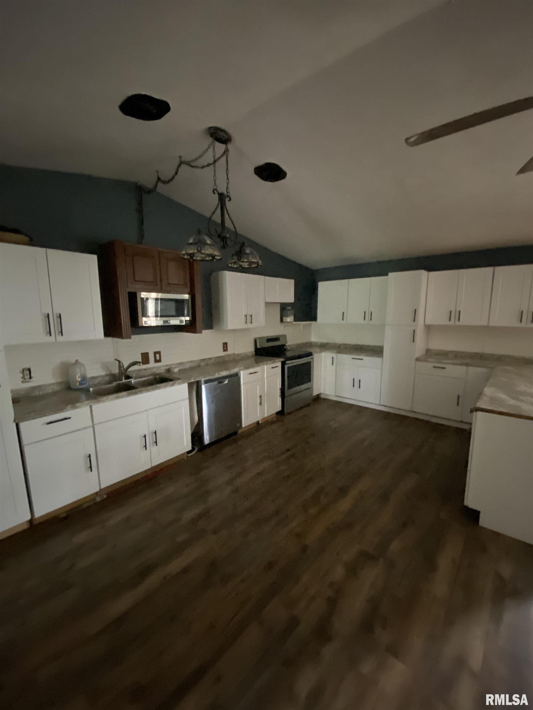 2067 New Lake Road Jacksonville, IL 62650 - Photo 3 of 7