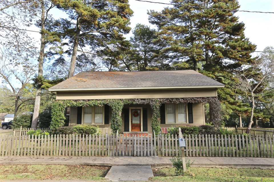 106 Rhodes Avenue Pelahatchie, MS 39145 - Photo 1 of 28 Photo 1