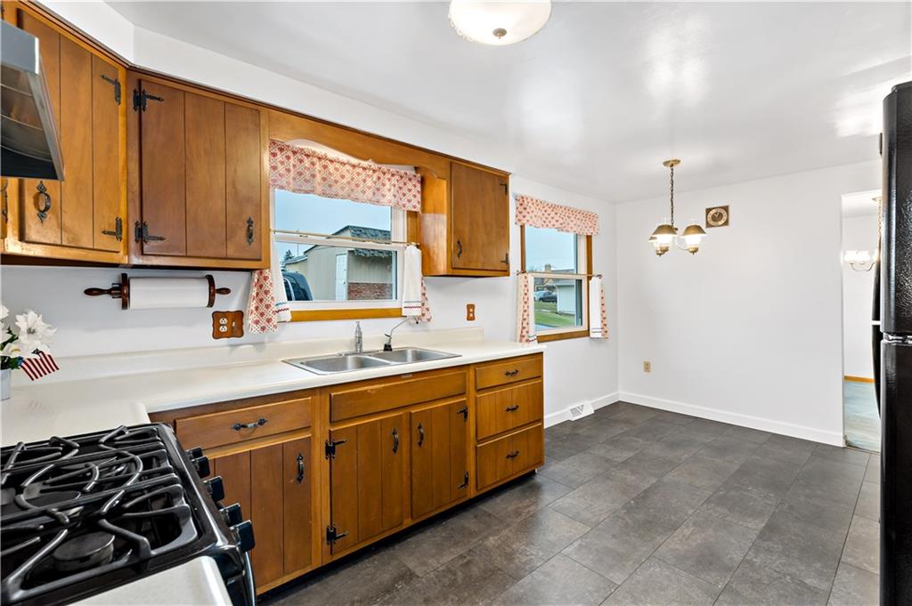 114 Grace Street McKees Rocks, PA 15136 - Photo 4 of 22