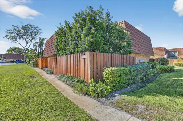 $2,600 | 3007 San Clara Drive, Unit 5A, Delray Beach, FL 33445