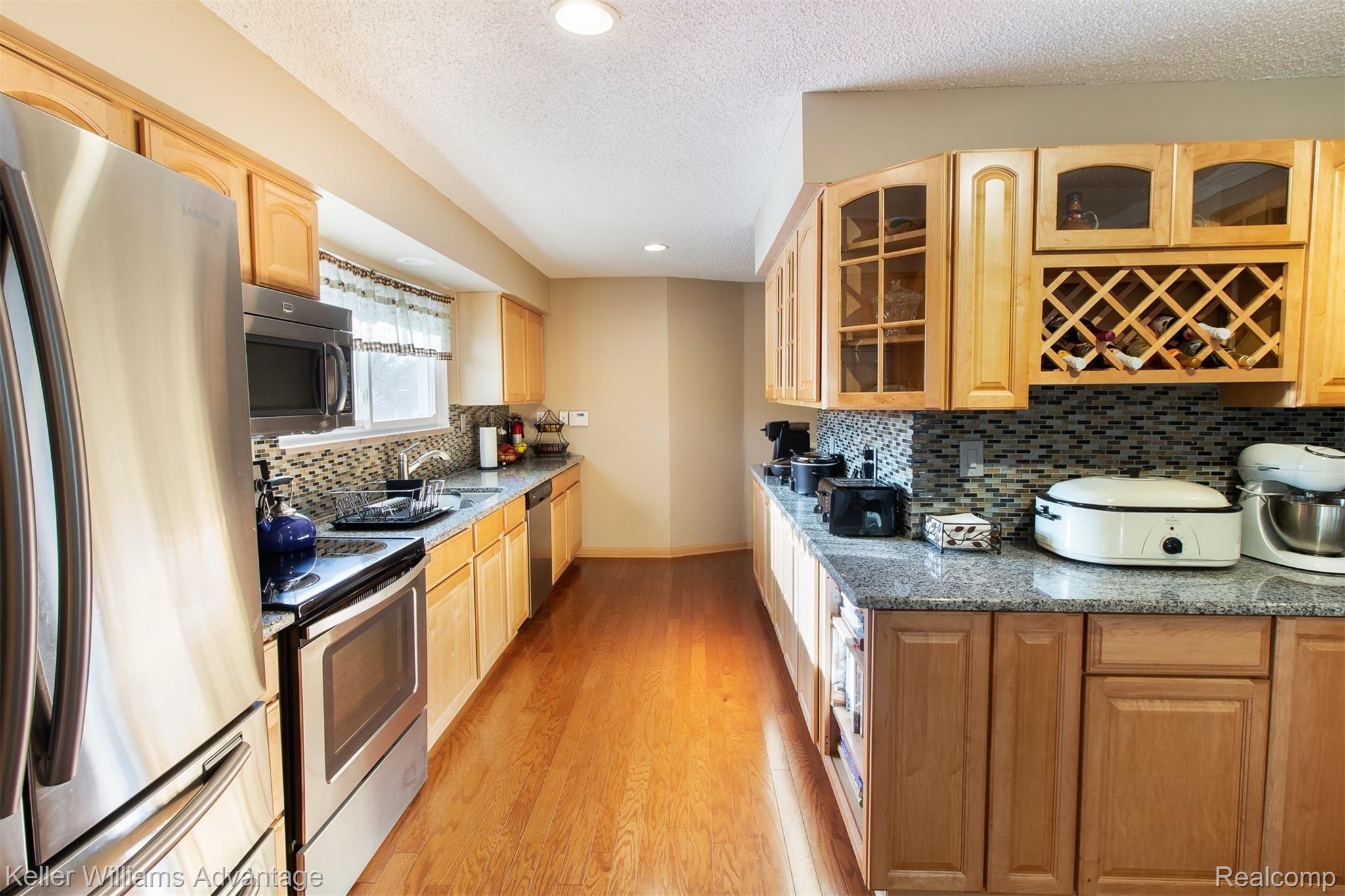 36221 West Lyman Road Farmington, MI 48331 - Photo 8 of 32 Lyman_36221_Kitchen_02.jpg