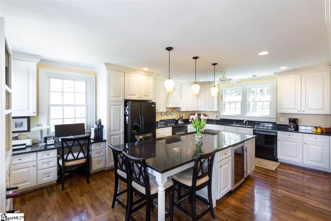 647 Altamont Road Greenville, SC 29609 - Photo 5 of 26