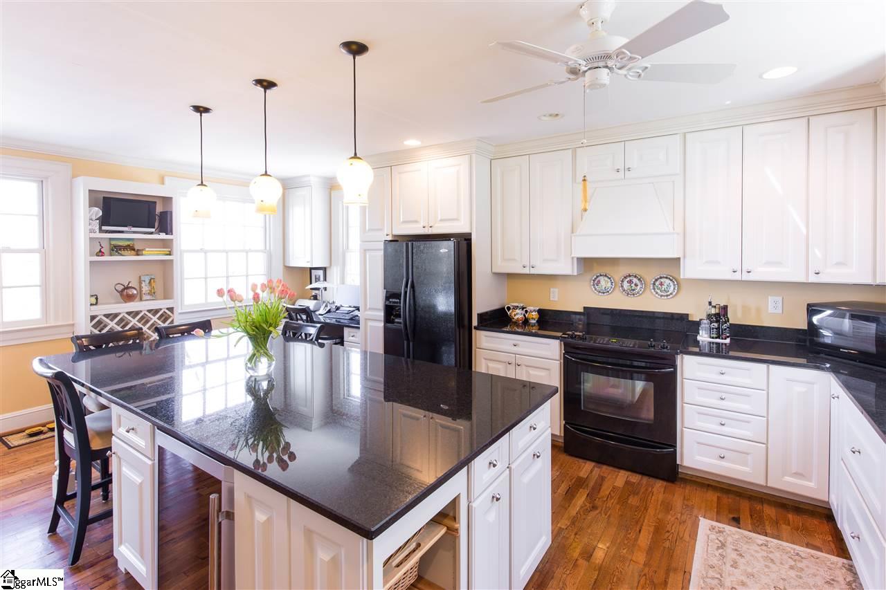 647 Altamont Road Greenville, SC 29609 - Photo 6 of 26
