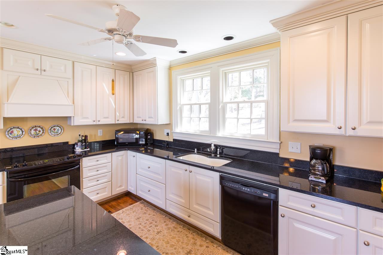 647 Altamont Road Greenville, SC 29609 - Photo 8 of 26