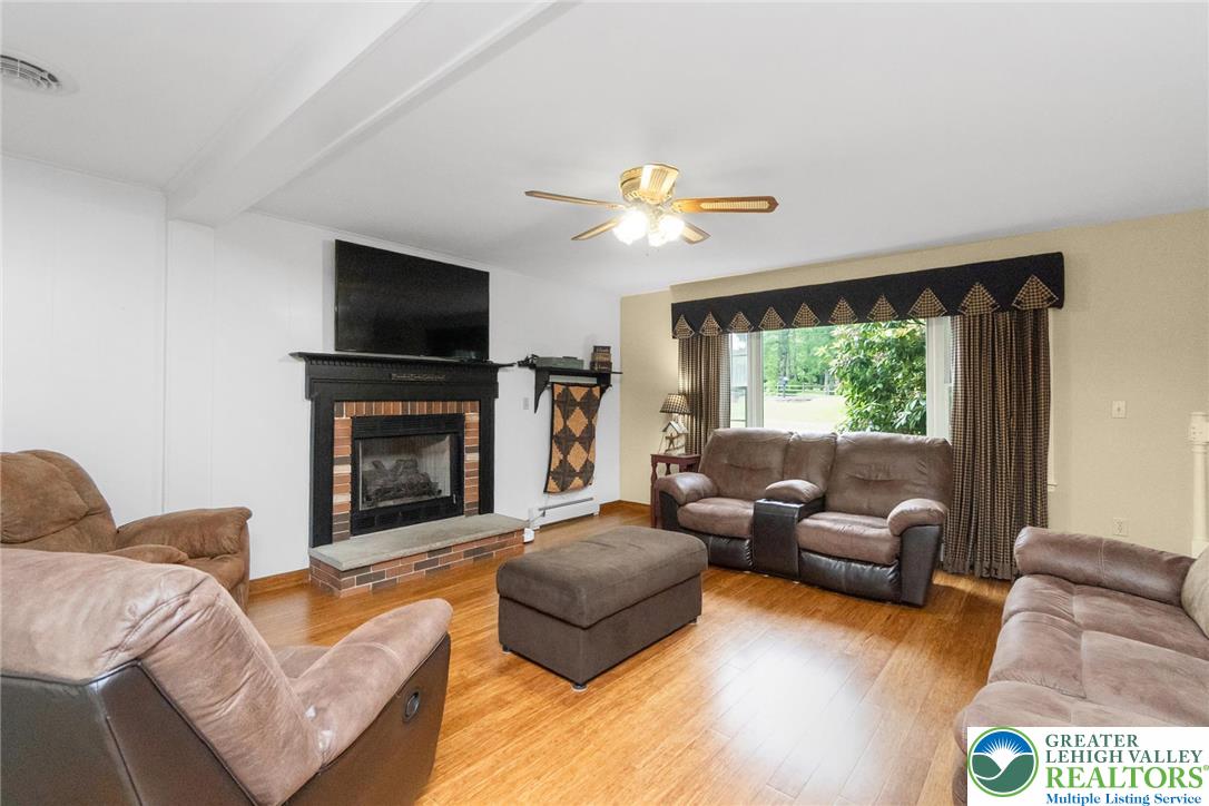 390 Forest Inn Road Lehighton, PA 18235 - Photo 13 of 87 Living Room