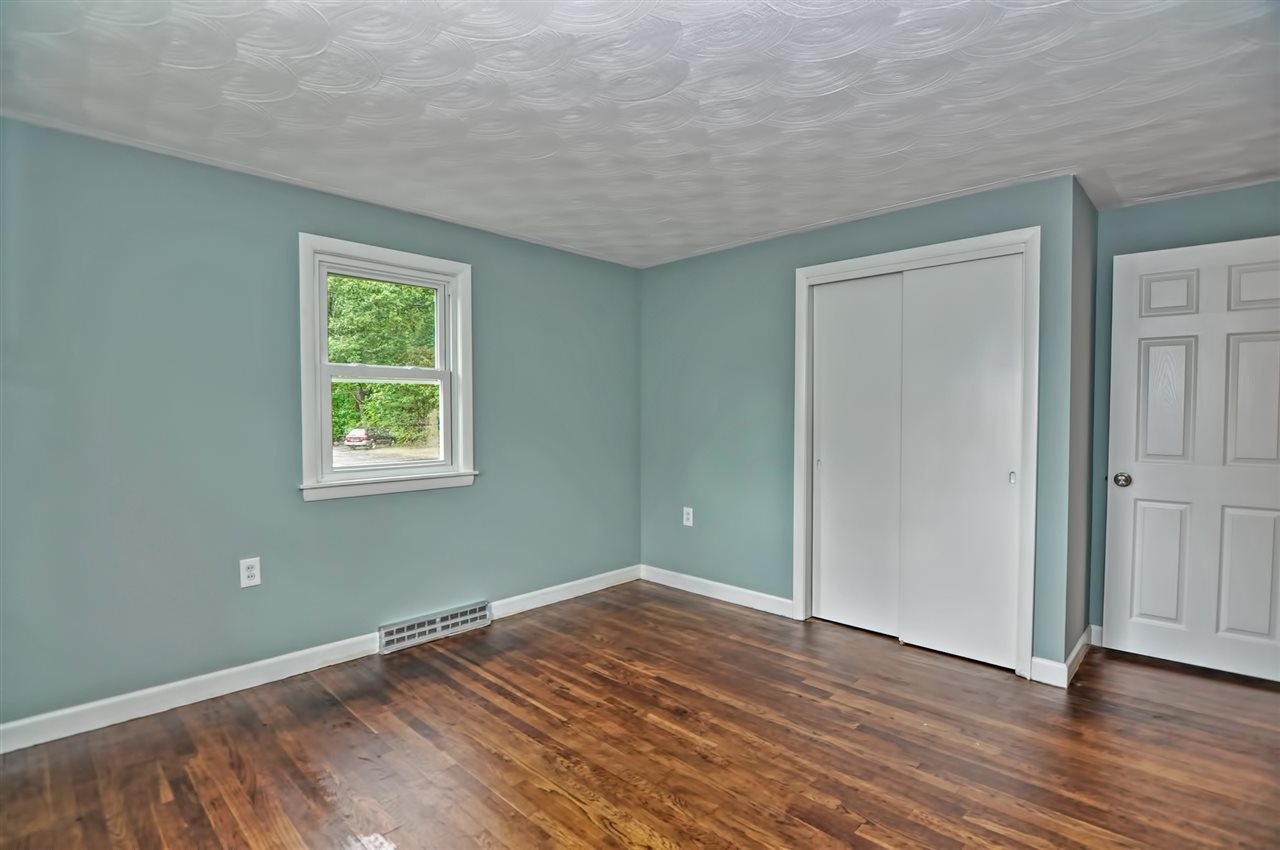 138 Lawrence Road Salem, NH 03079 - Photo 14 of 34