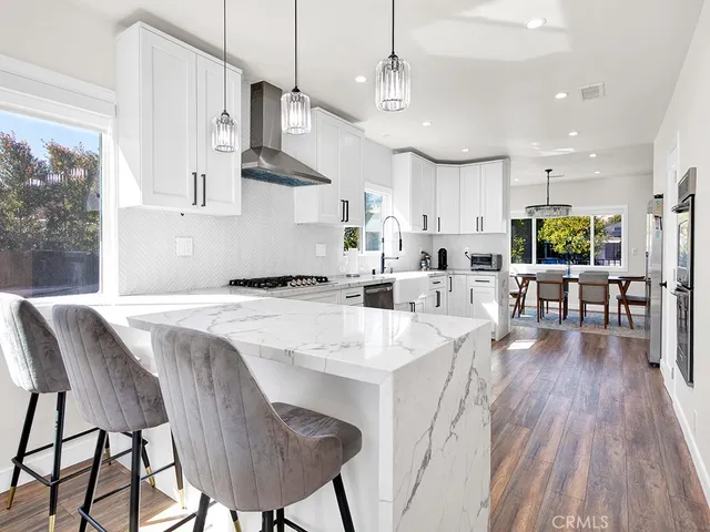 $5,400 | 11260 Blix Street, North Hollywood, CA 91602