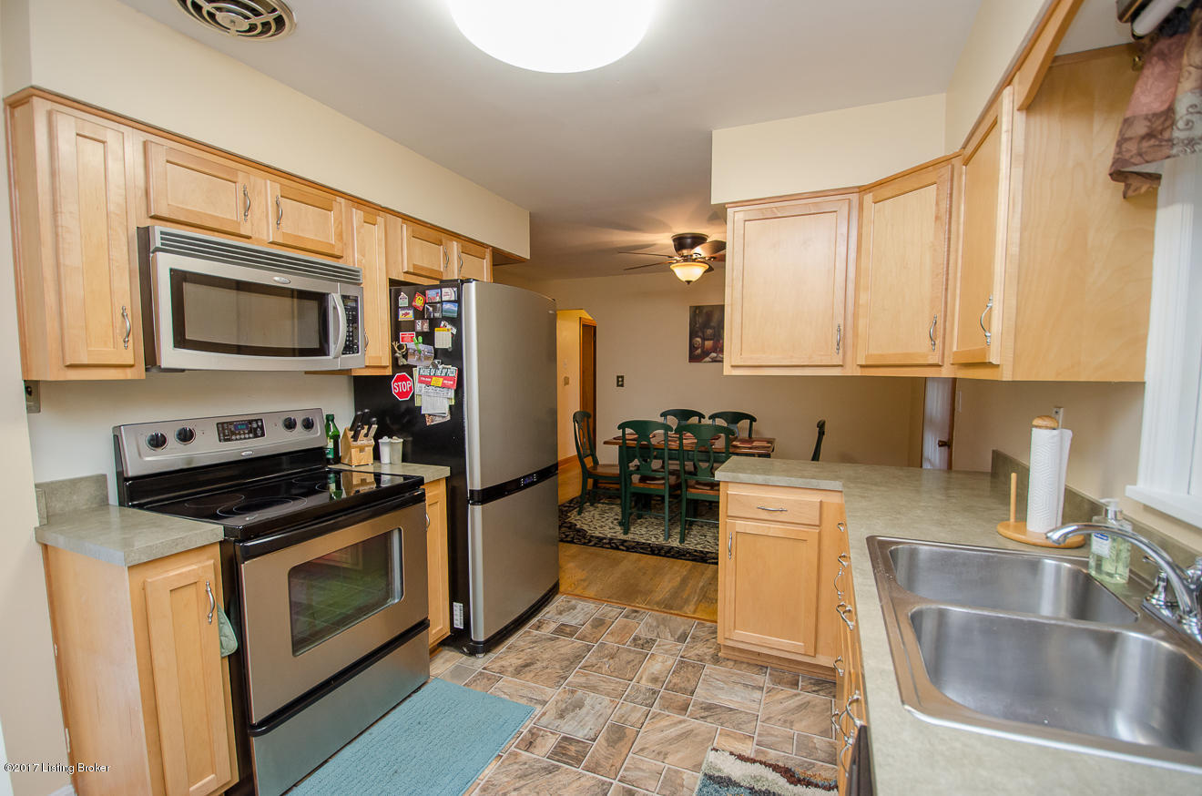 3507 Janell Road Louisville, KY 40216 - Photo 6 of 32 Kitchen