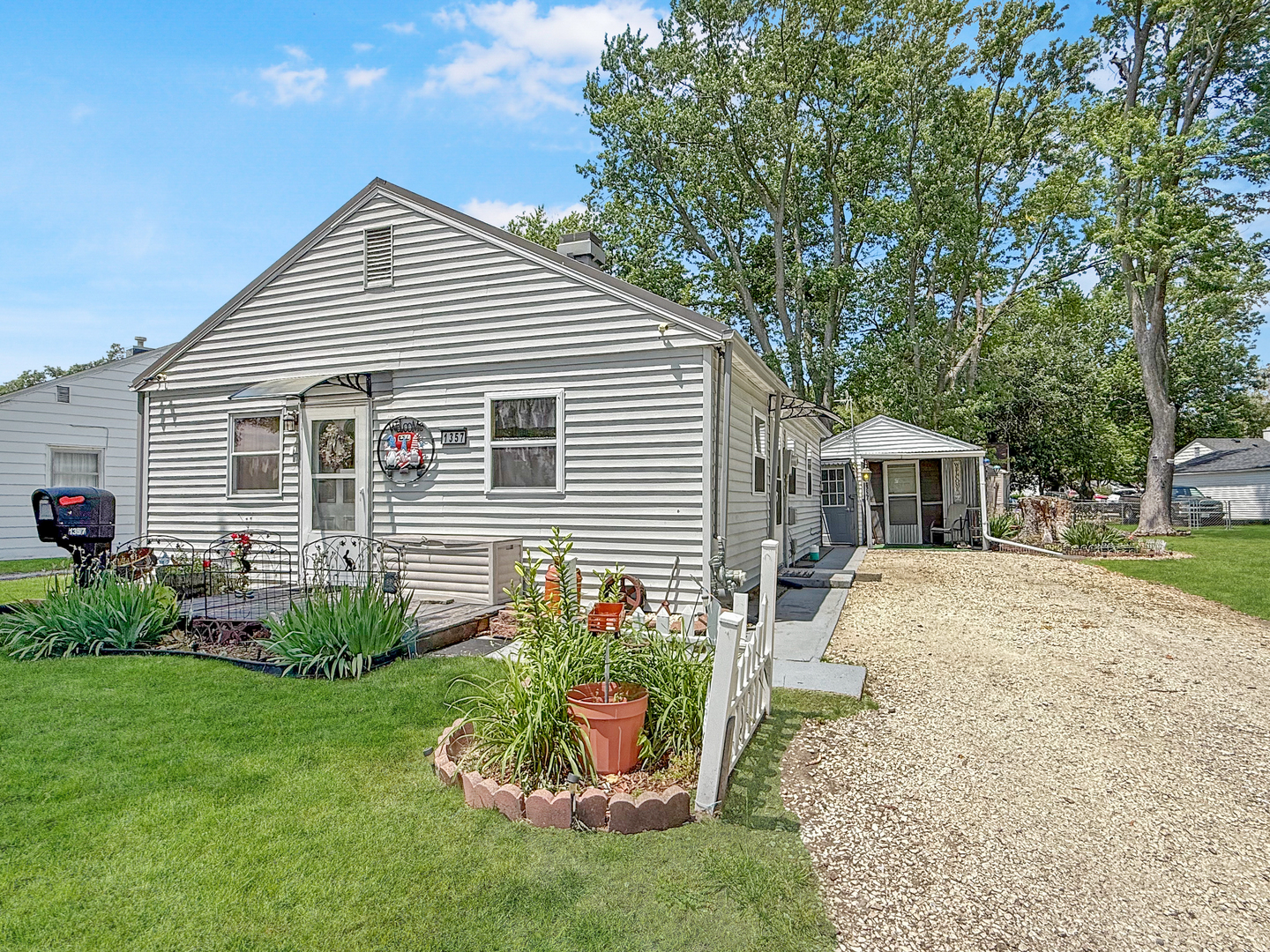 1357 Fairlawn Drive Rantoul, IL 61866 - Photo 2 of 18