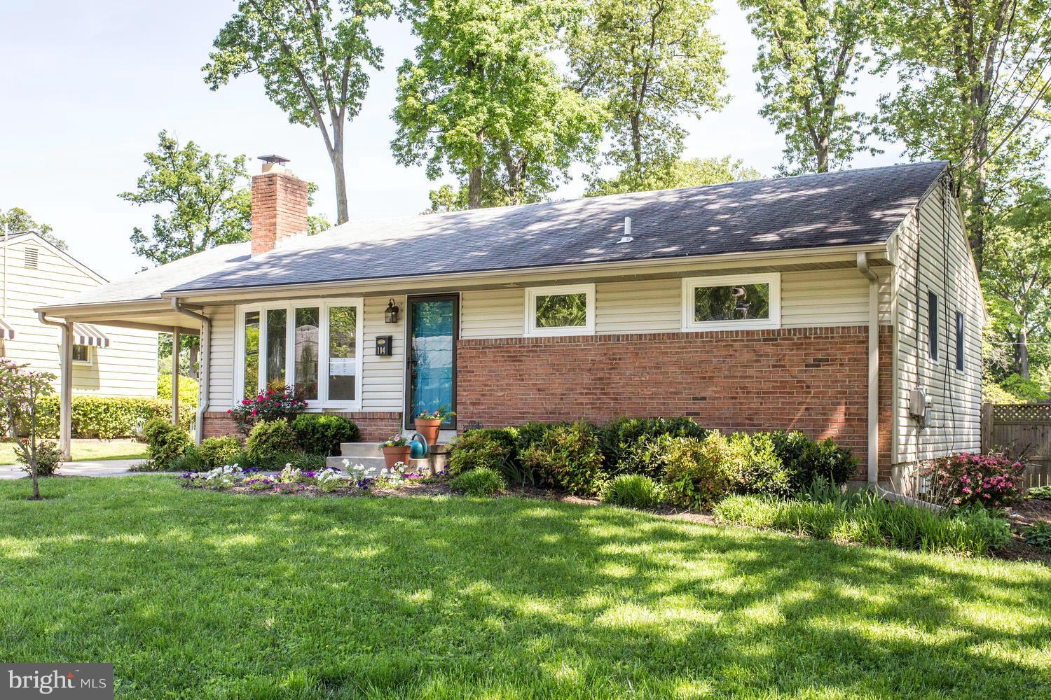 104 Rolling Road Gaithersburg, MD 20877 - Photo 1 of 16 Exterior (Front)