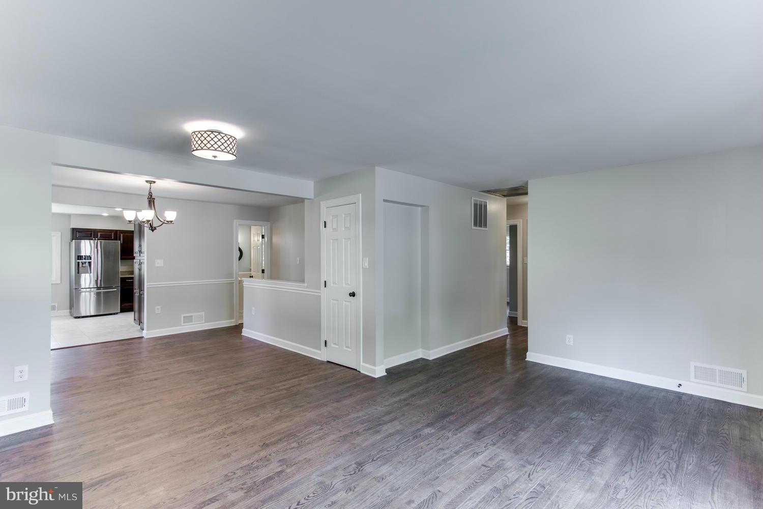 104 Rolling Road Gaithersburg, MD 20877 - Photo 3 of 16 Living Room