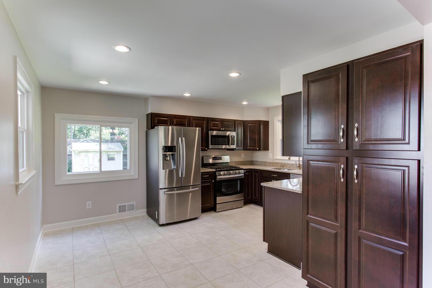 104 Rolling Road Gaithersburg, MD 20877 - Photo 6 of 16 Kitchen
