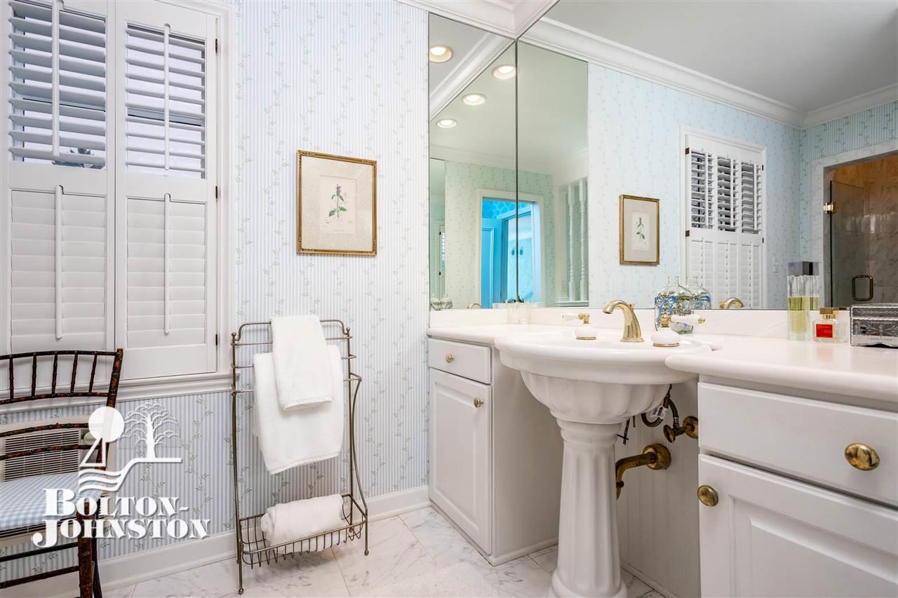 27 Beacon Hill Road Grosse Pointe, MI 48236 - Photo 29 of 51 Master Bath