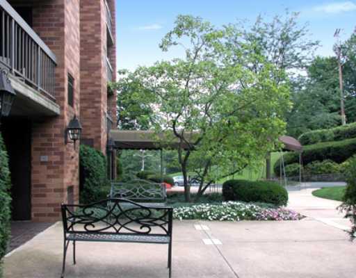 1500 Cochran Road, Unit 814 Pittsburgh, PA 15243 - Photo 13 of 13 Exterior Front.