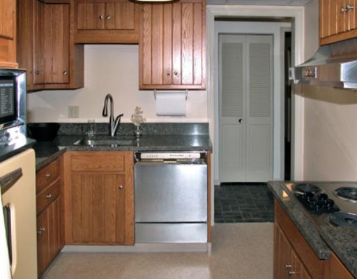 1500 Cochran Road, Unit 814 Pittsburgh, PA 15243 - Photo 3 of 13 Kitchen.