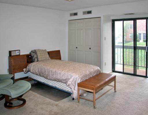 1500 Cochran Road, Unit 814 Pittsburgh, PA 15243 - Photo 6 of 13 Master Bedroom.