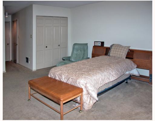 1500 Cochran Road, Unit 814 Pittsburgh, PA 15243 - Photo 7 of 13 Master Bedroom.