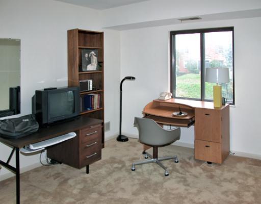 1500 Cochran Road, Unit 814 Pittsburgh, PA 15243 - Photo 10 of 13 Den/Family/Great Room.