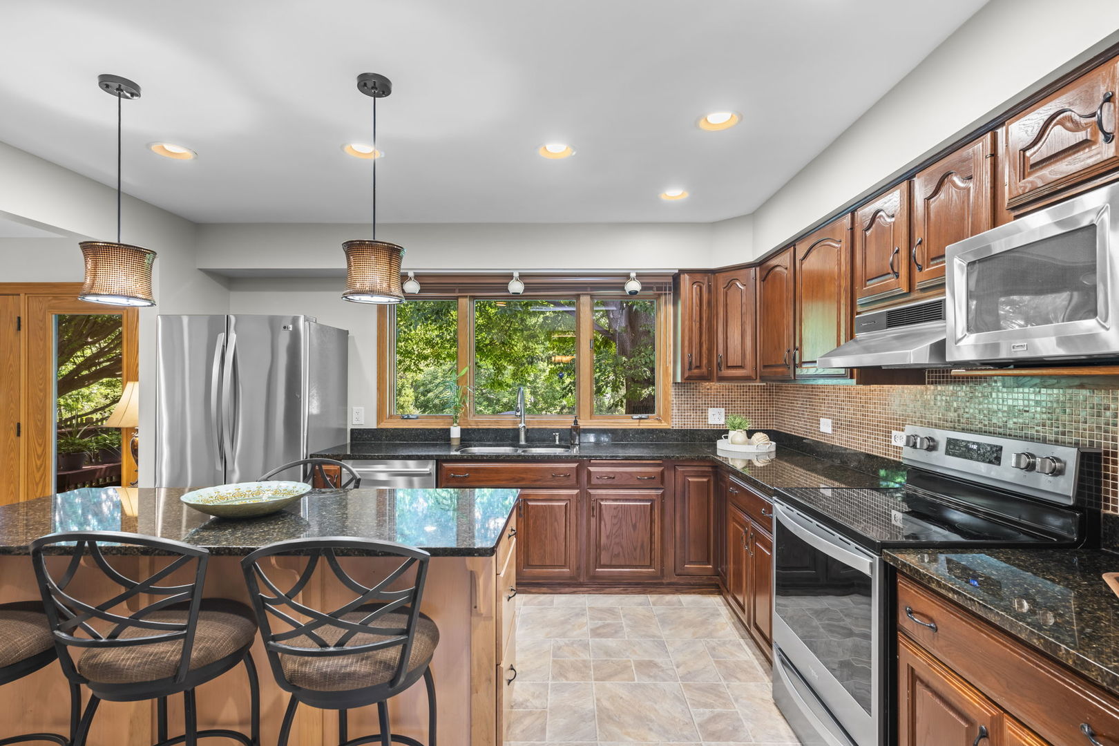 907 North Quentin Road Palatine, IL 60067 - Photo 8 of 44