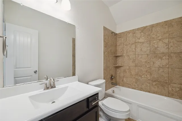 a view of a house with backyard and garden